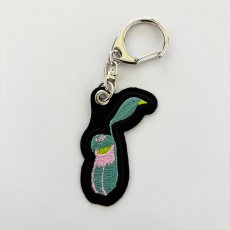 画像1: CYNCA ワッペンキーホルダー ウツボカズラ (1)